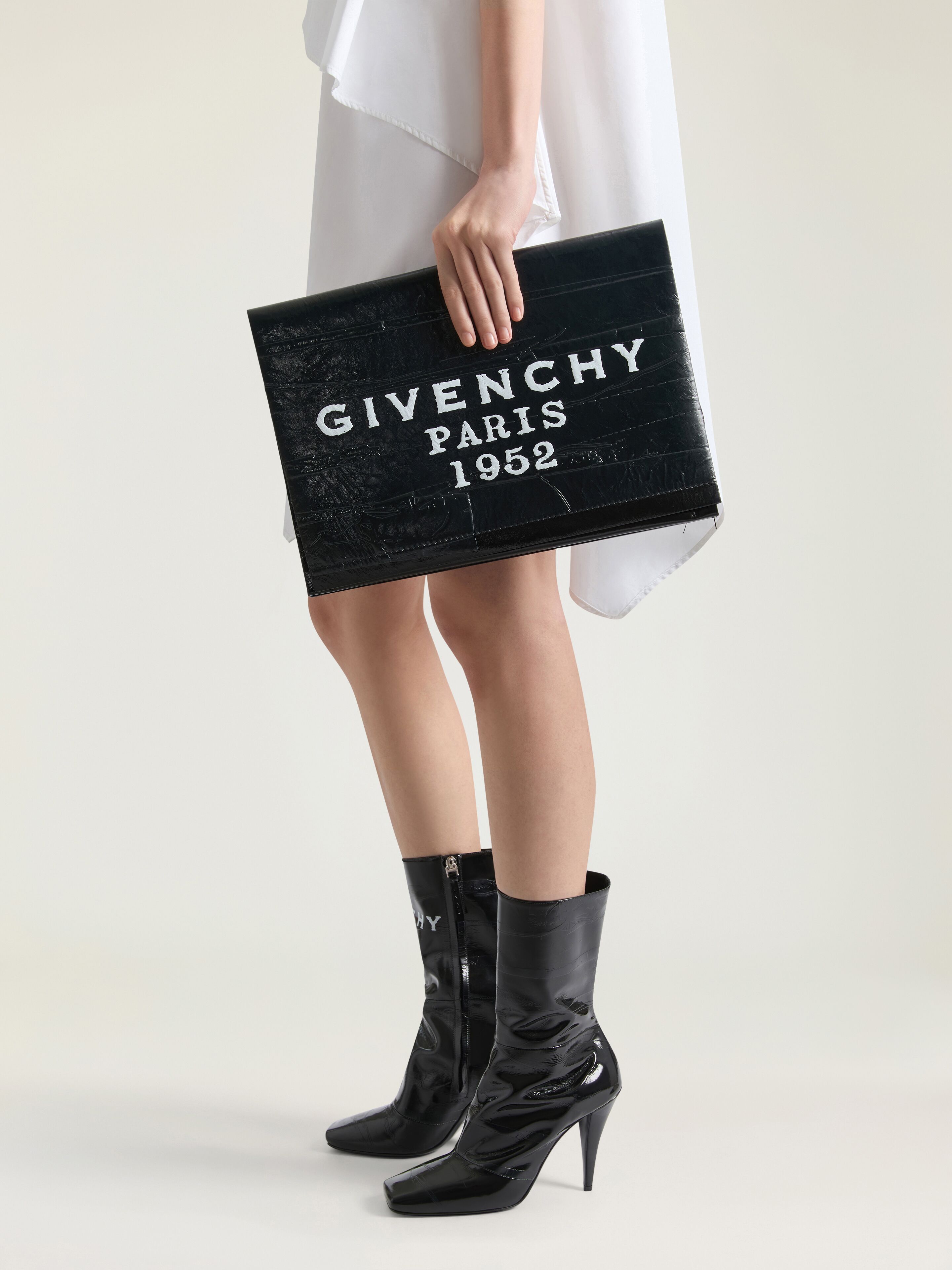 GIVENCHY Paris 1952 pochette in leather